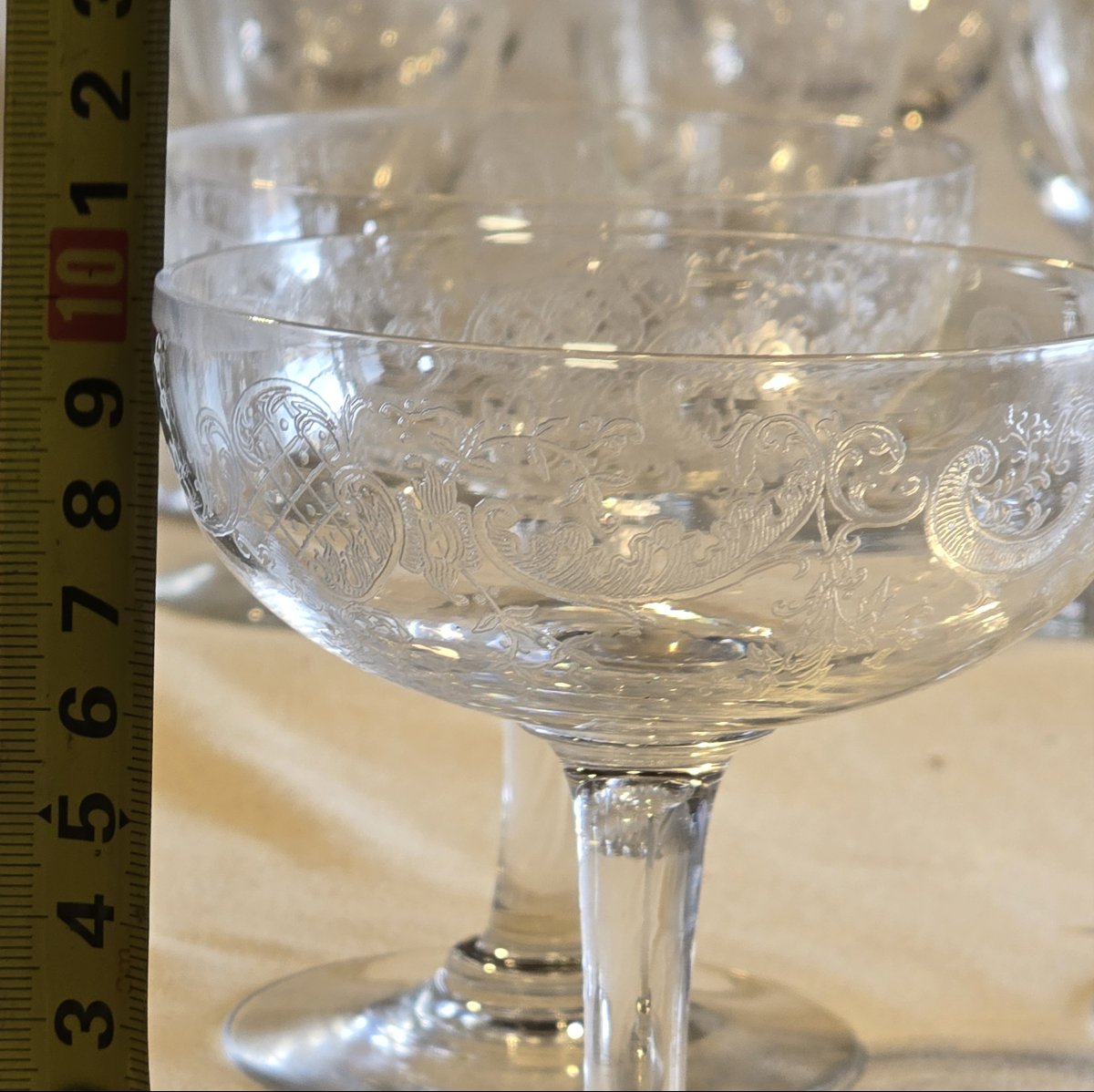 Otto coppe antiche  cristallo decoro rocaille inciso attribuite a Baccarat fine 800 inizio 900-photo-7