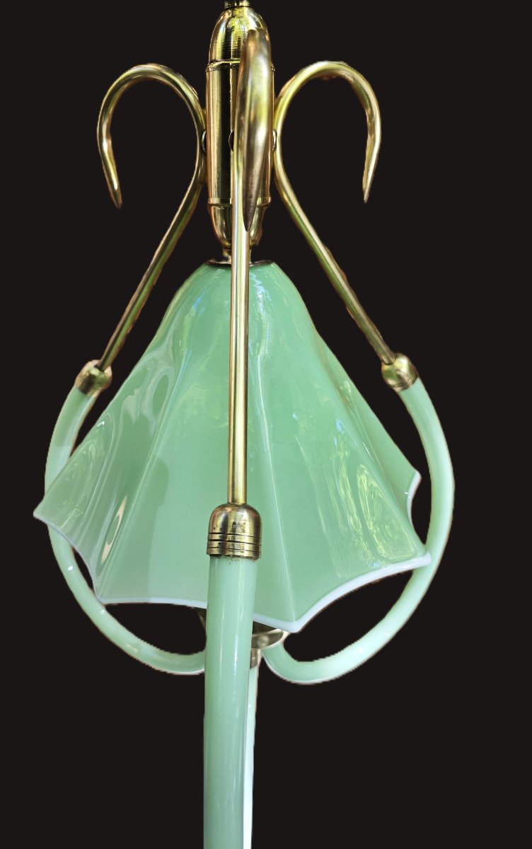 Lampadario  in opalina con montatura in ottone – Italia, circa 1955–1965