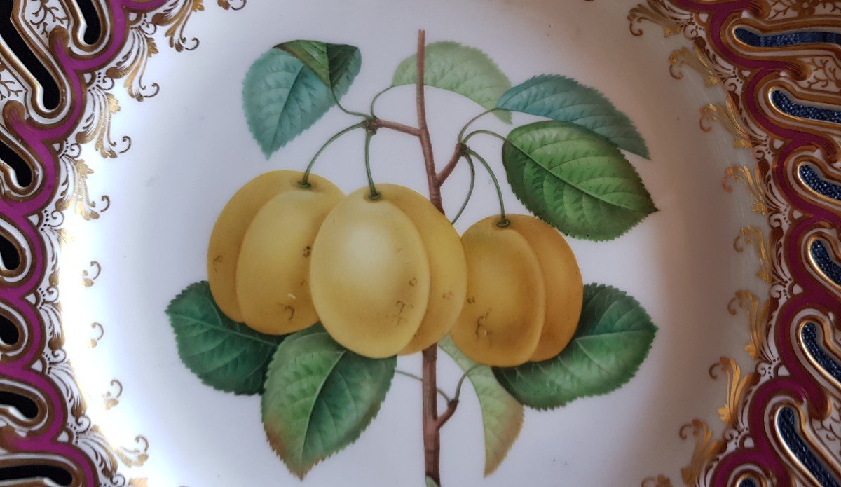 Assiette Anglaise XIX S Porcelaine Ajourée Et Peinte à La Main Décor De Fruits-photo-2