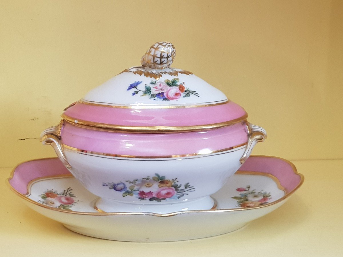 Saucière Ancienne  En Porcelaine De Paris Riche Décor De Fleurs