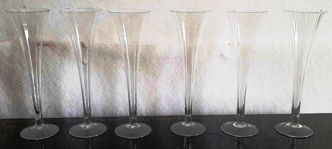  6 Grandes Flutes à Champagne Anciennes "Impossibles"  En Verre Soufflé Hauteur  25 Cm 