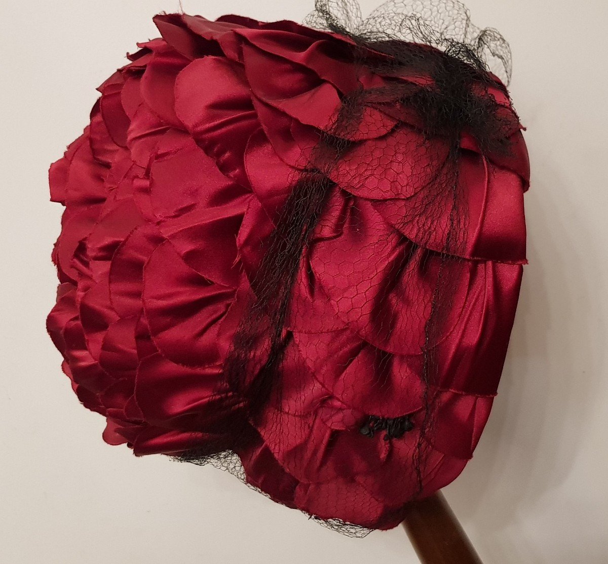 Chapeau Recouvert De Pétales Fleurs Modisterie Années 1950