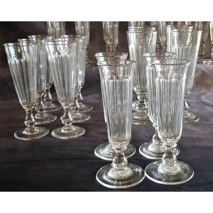 lotto 14 flutes antichie '800 in cristallo molato  h 16,5-20 cm