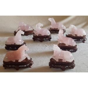 set di 8 sculture di cavalli cinesi in quarzo rosa
