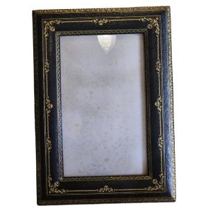 Grande cornice da tavolo antica in pelle con decori impressi