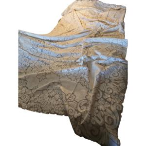 Antica tovaglia da cerimonia e 6 tovaglioli ricamati a mano  255x165 cm.
