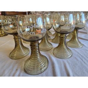 Serie di 12 bicchieri da vino Römer in vetro soffiato smaltato