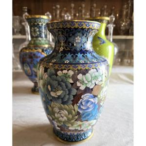 Vaso in cloisonné, Cina, metà del XX secolo, altezza 25,5 cm