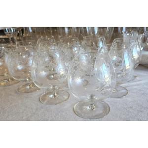 Insieme di 12 bicchieri veneziani antichi in vetro soffiato e inciso, Murano, anni 1960