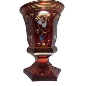 Antico bicchiere di Boemia in cristallo colo ubino decorato con smalti