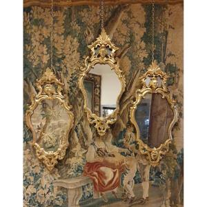 Set Of Three Venetian Mirrors In Carved And Gilded Linden Wood, 18th Century 