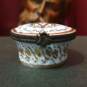 Companionship Porcelain Pill Box Late 19th / Early 20th Century