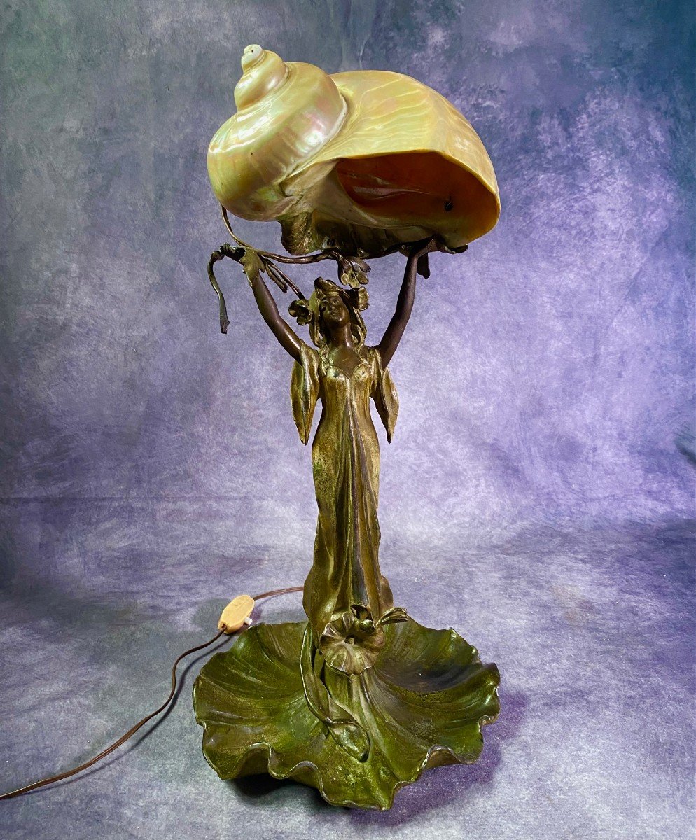 BELLISSIMA LAMPADA ART NOUVEAU LIBERTY - VENERE CHE SORREGGE UNA SPLENDIDA CONCHIGLIA-photo-3