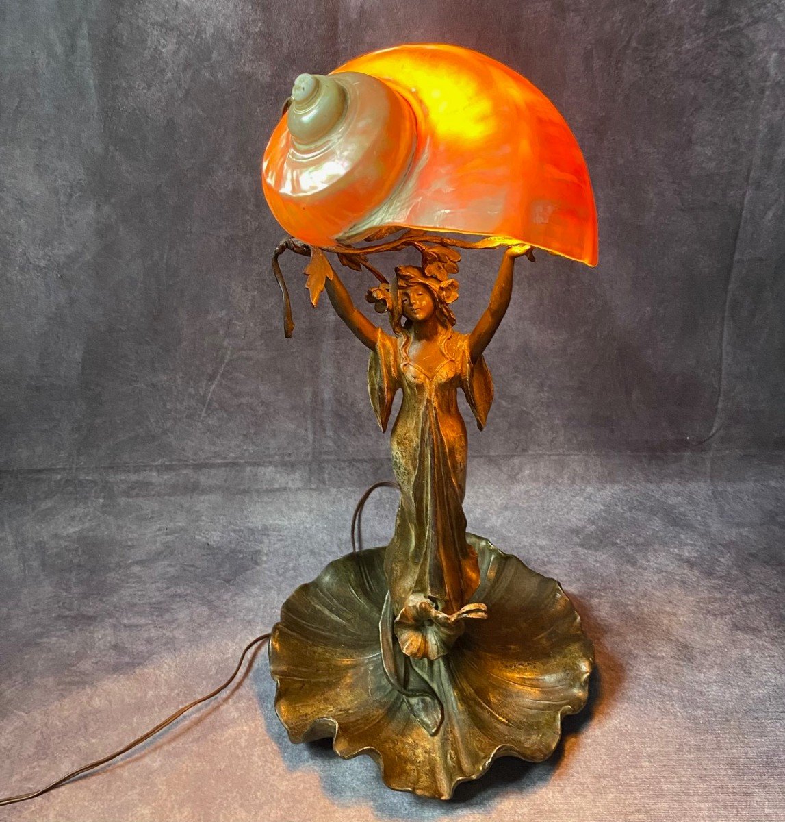 BELLISSIMA LAMPADA ART NOUVEAU LIBERTY - VENERE CHE SORREGGE UNA SPLENDIDA CONCHIGLIA-photo-4