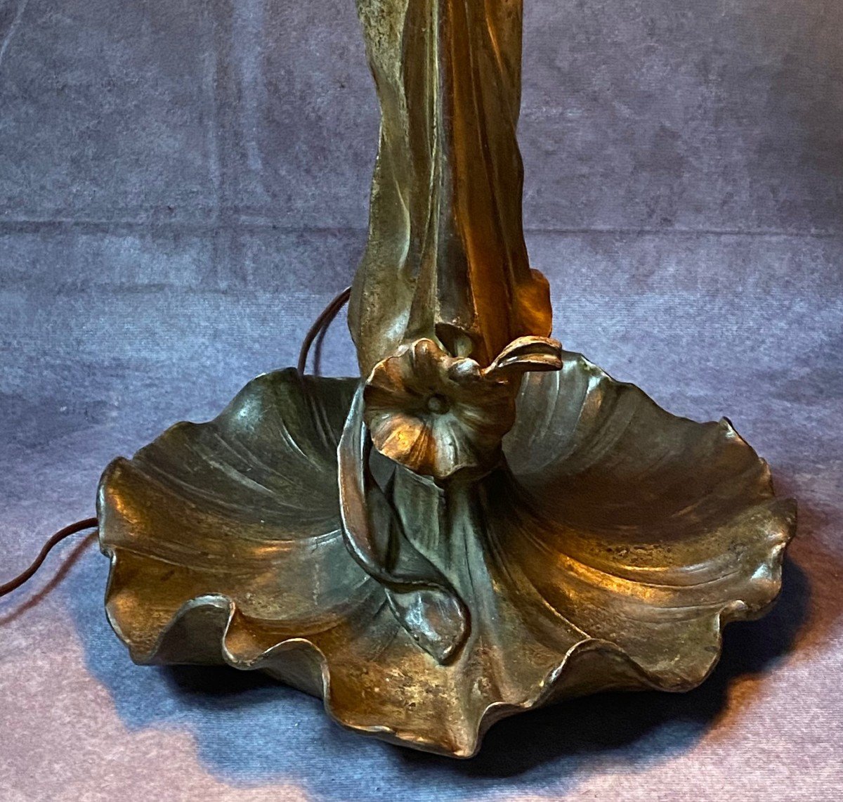 BELLISSIMA LAMPADA ART NOUVEAU LIBERTY - VENERE CHE SORREGGE UNA SPLENDIDA CONCHIGLIA-photo-4