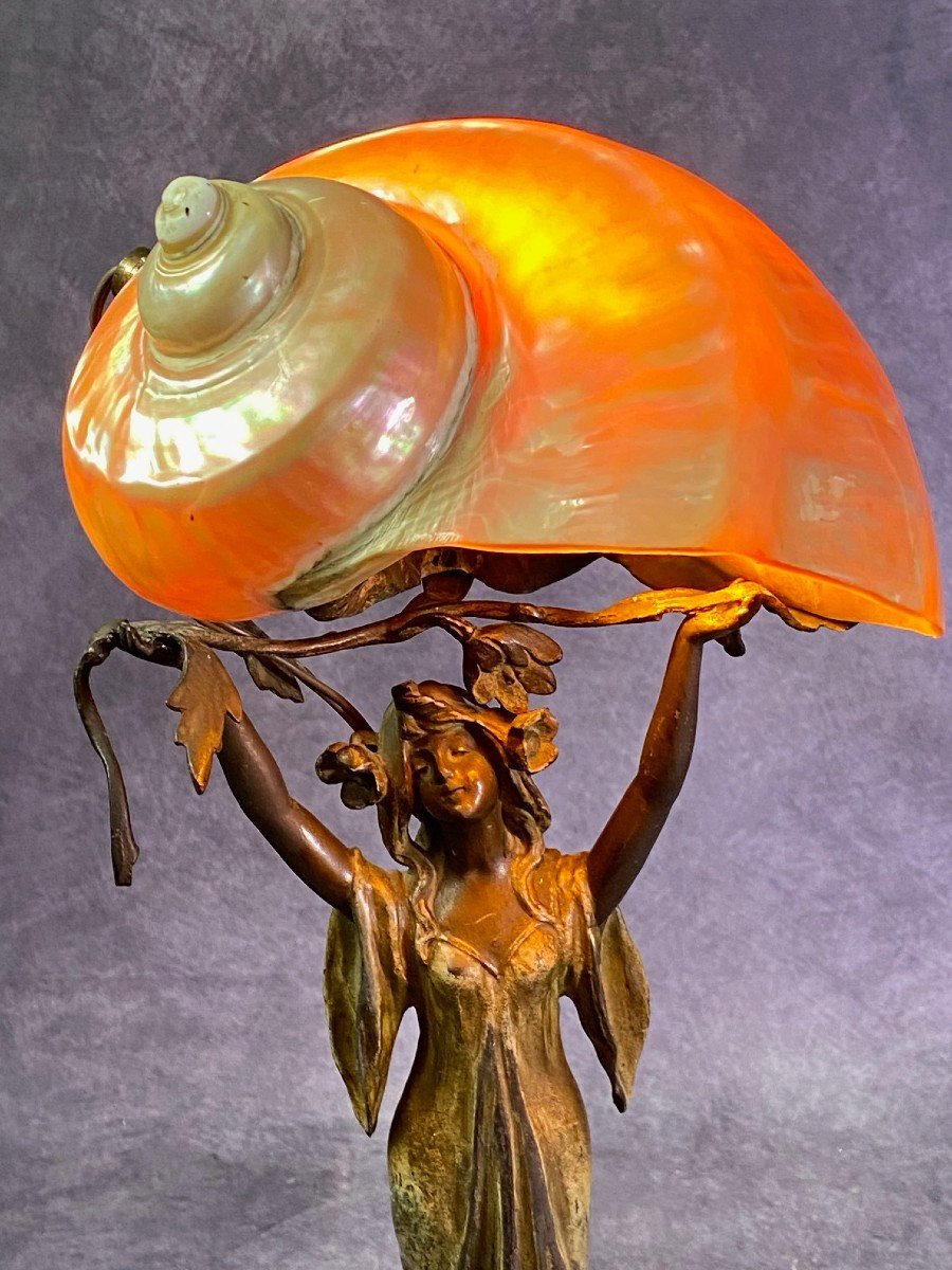 BELLISSIMA LAMPADA ART NOUVEAU LIBERTY - VENERE CHE SORREGGE UNA SPLENDIDA CONCHIGLIA