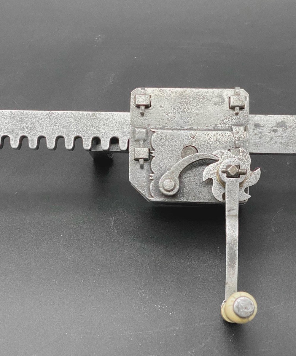 Antico Cranequin per balestra da guerra e caccia di forma inusuale - Italie XVI -photo-3