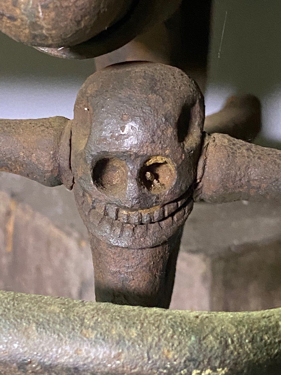ECCEZIONALE TAVOLO DA ANATOMISTA DELLA FINE XVIII SECOLO CON PARTICOLARE CRANIO FORGIATO-photo-4