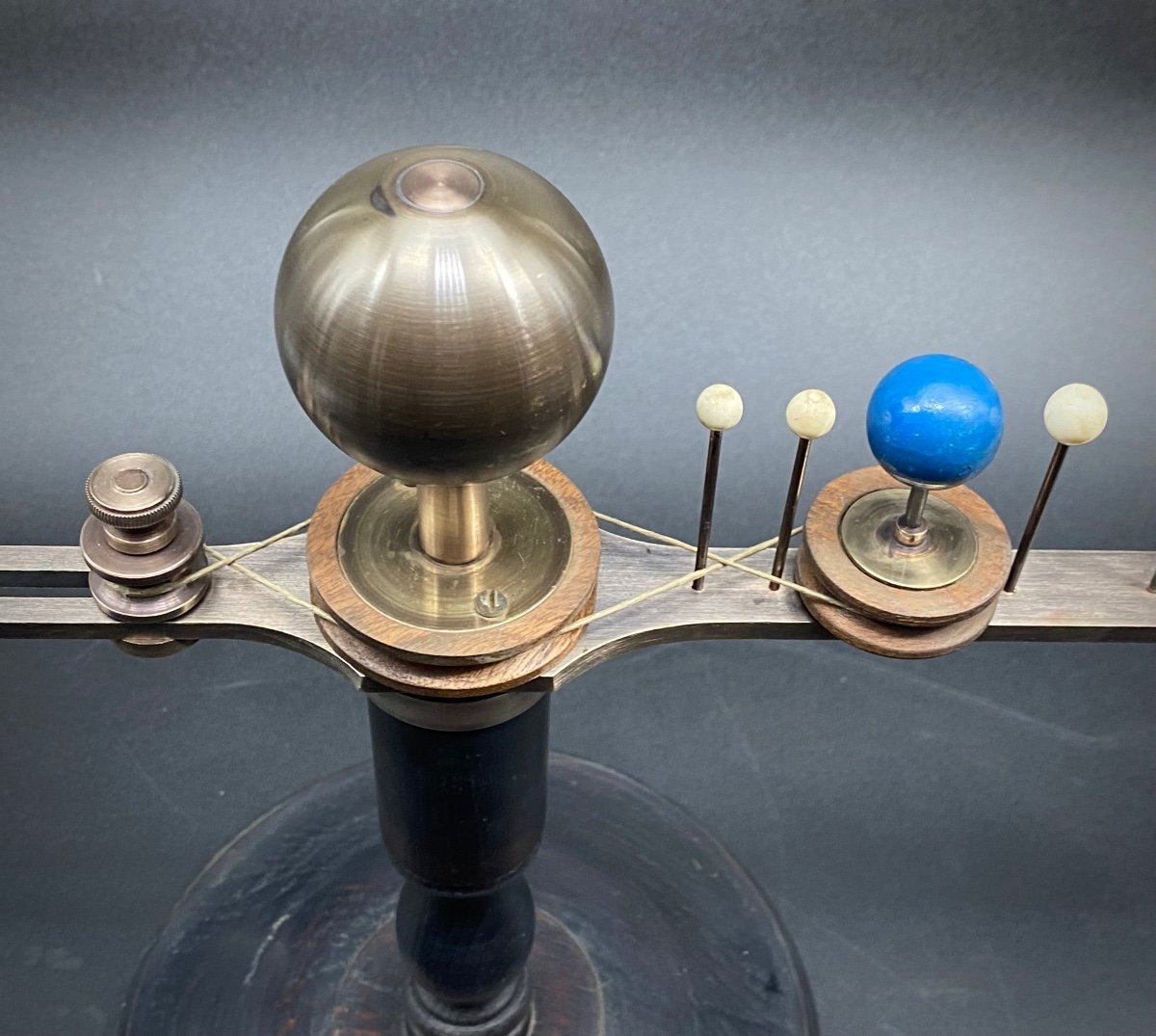 Raro planetario orrery firmato "Henri Robert Paris". c-photo-3