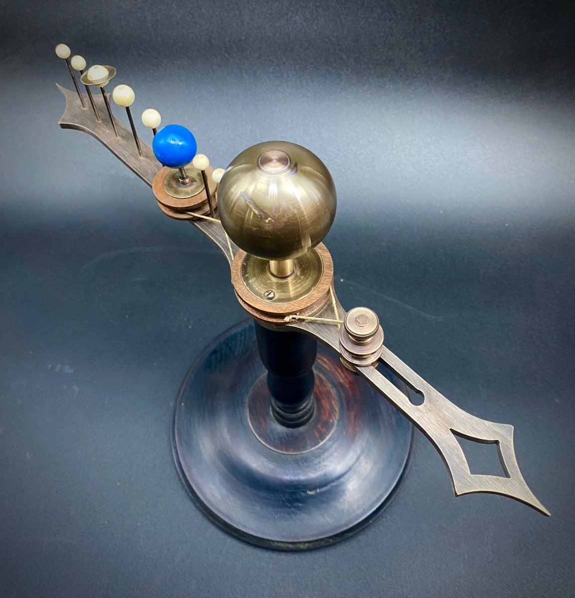 Raro planetario orrery firmato "Henri Robert Paris". c-photo-3