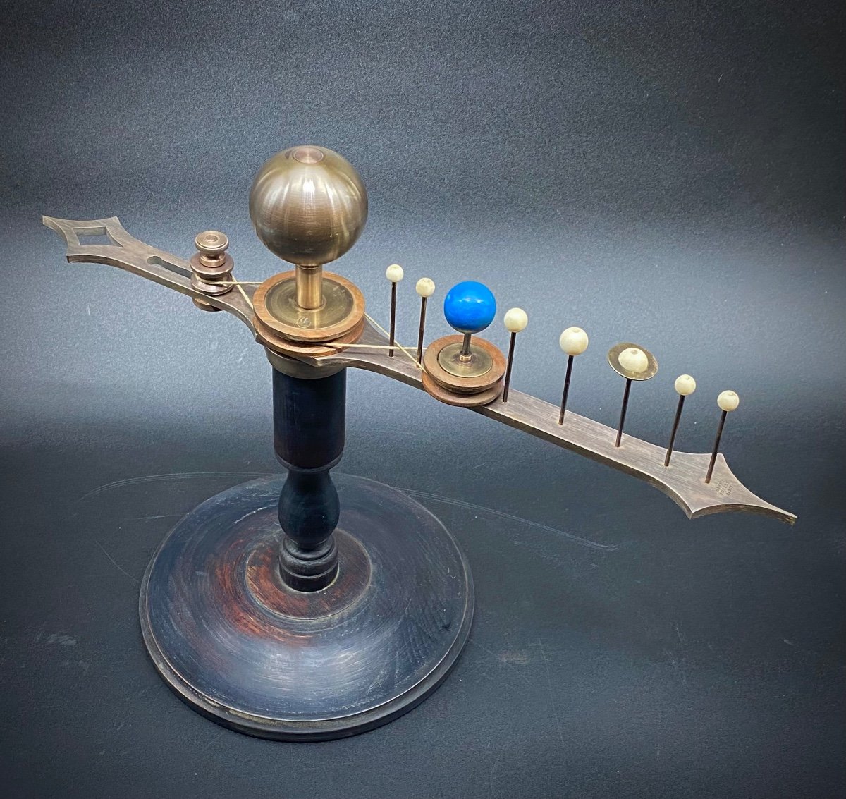 Raro planetario orrery firmato "Henri Robert Paris". c