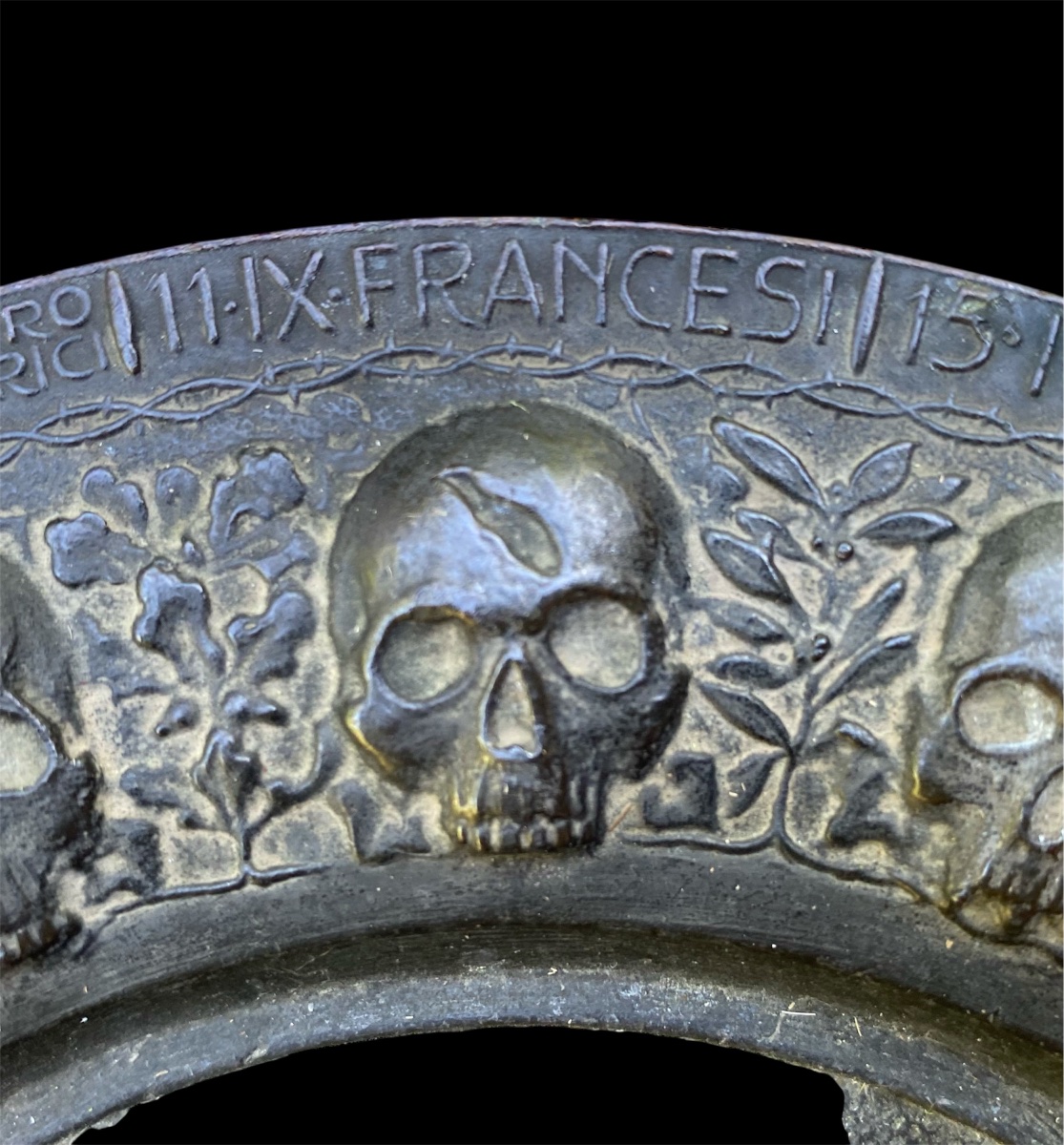 Piatto di metallo Memento mori con   le vittime di ogni paese coinvolto nella WWI .  -photo-4