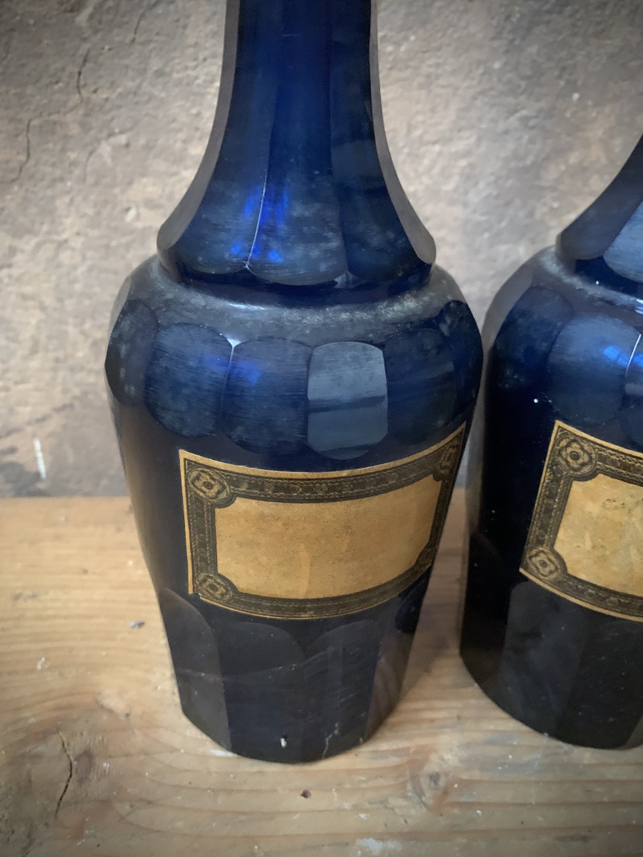 Coppia di rare bottiglie da farmacia italiane in vetro sfacettato a mano colore blu cobalto .-photo-4