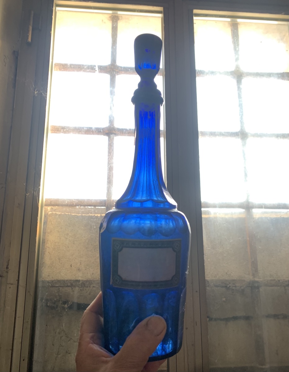 Coppia di rare bottiglie da farmacia italiane in vetro sfacettato a mano colore blu cobalto .-photo-2