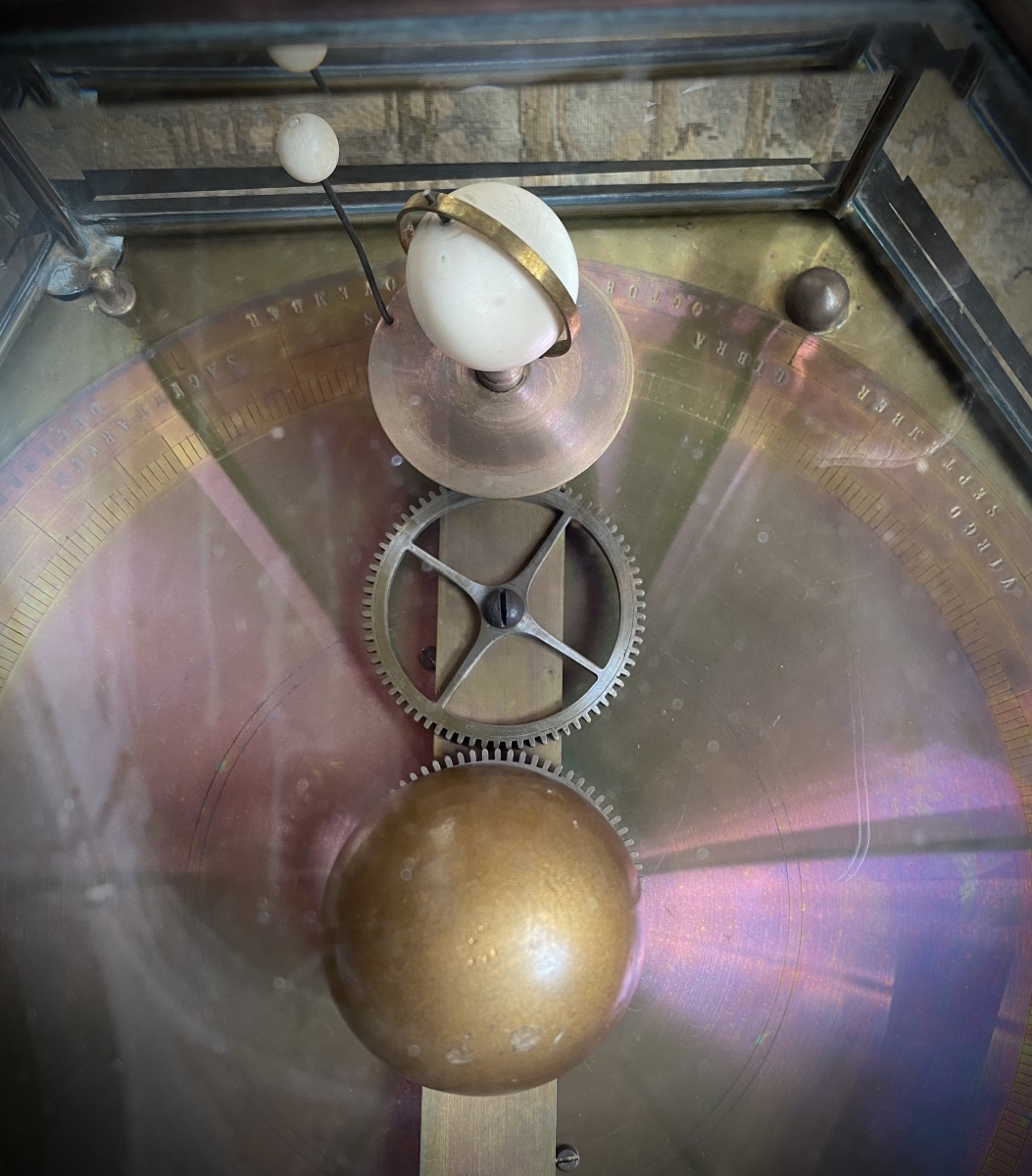 Raro planetario orrery meccanico da tavolo con meccanismo a molla-photo-8