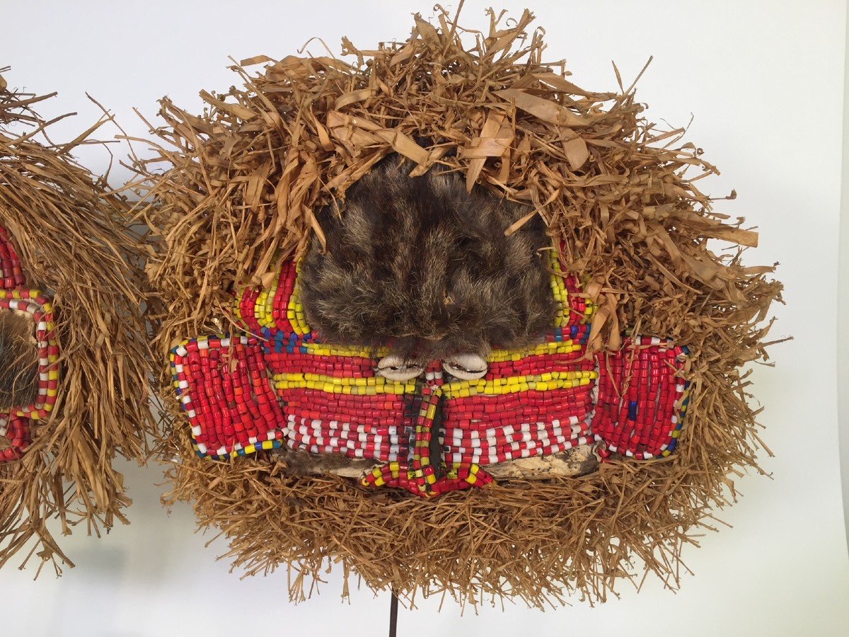  Paire De Masques Africains Avec Perles - Fourrure Et Raphia - Kuba?  1960 -photo-2