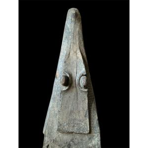 Prua di canoa a forma di coccodrillo -Papuasia nuova Guinea .