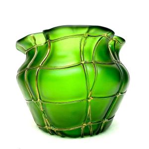 Loetz Or Kralik - Cretan Green Vase