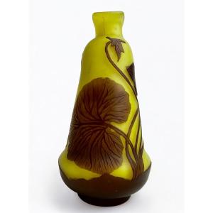 Richard - Vase With Floral Decoration 