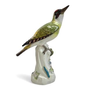 Meissen - Porcelain Figure "green Woodpecker On A Trunk"