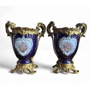 Meissen - Pair Of Cupid Vases 