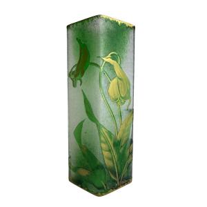 Baccarat - Diamond-shaped Vase With Flower Decoration 