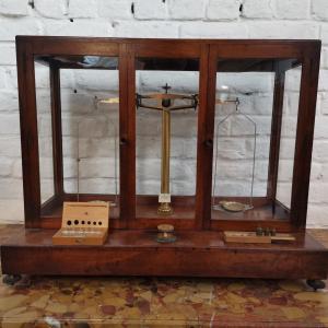  Large Pharmacy Or Laboratory Scale. Under Display Case 