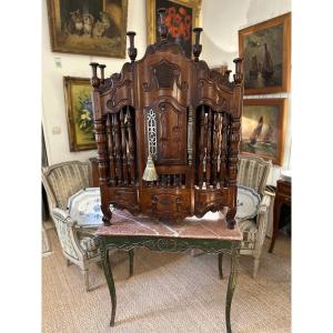 Provençal Panetière From Fourques In Walnut, From The 18th Century.