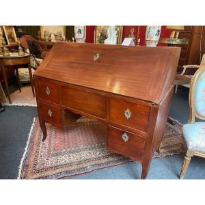 Important 18th-century Mahogany Desk With A Slanted Top, Dating From The Louis XV Period.