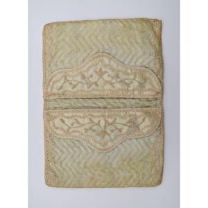 Pouch In Embroidered And Piqué Silk Late Eighteenth Century