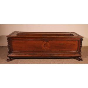 Italian Renaissance Cassone Or Wedding Chest In Walnut - 16th Century With Coat Of Arms