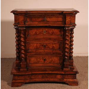 Italian Renaissance Oratory In Walnut And Burl Walnut - 17th Century