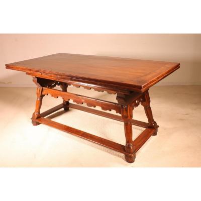Table Suisse à Extension 17 ° Siècle En Noyer Et Châtaignier