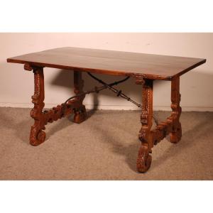 Spanish Renaissance Table In Blond Walnut - 17th Century