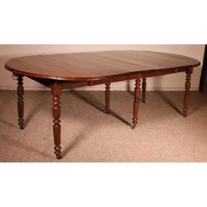 Early 19th Century Walnut Extendable Dining Table
