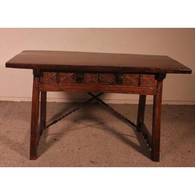 17th Century Spanish Table With Three Drawers In Chestnut