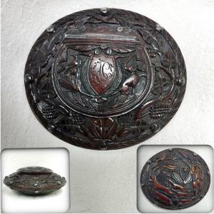 Lenticular Corozo Snuffbox With Hunting Scene Decoration And Monogram, 19th Century