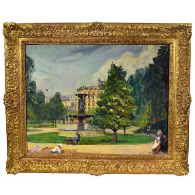 Game At The Champs Elysees Garden Square Marigny