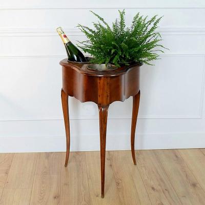 Mailfert Refreshing Table