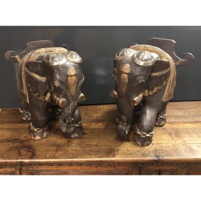 Paire d'éléphants En Bois Sculpté
